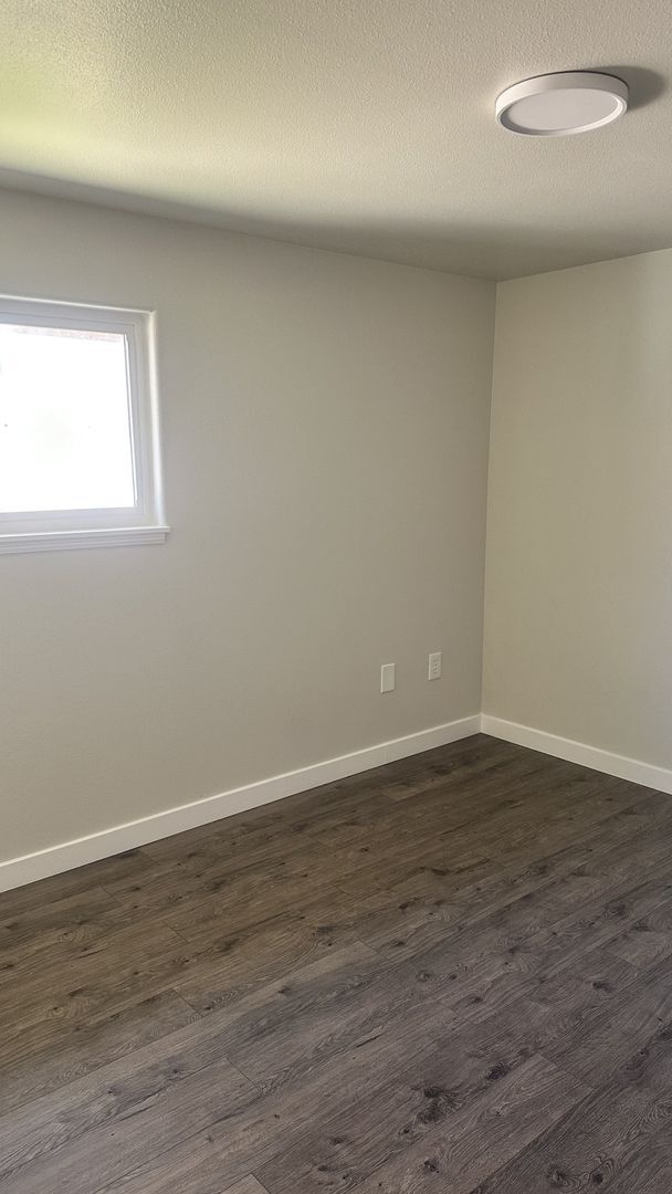 Building Photo - Newly Remodeled 2 Bedroom House with Storage!