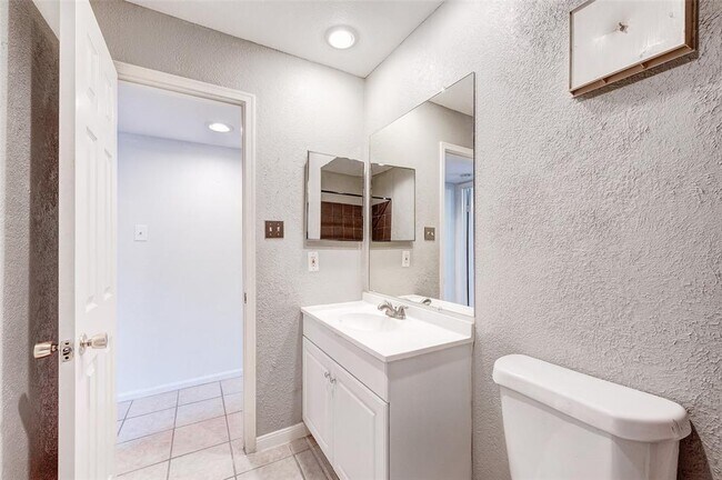 Building Photo - 16800 Sugar Pine Dr