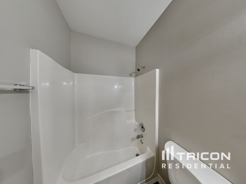Building Photo - 227 Piedmont Dr