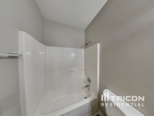 Building Photo - 227 Piedmont Dr