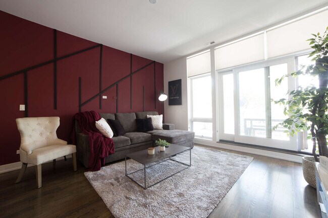 Primary Photo - 2048 W Chicago Ave