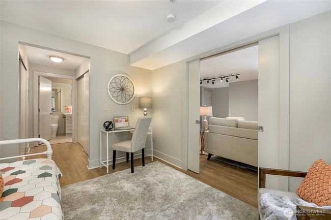 Building Photo - Spacious 2 bedroom 2 bath condo with parki...