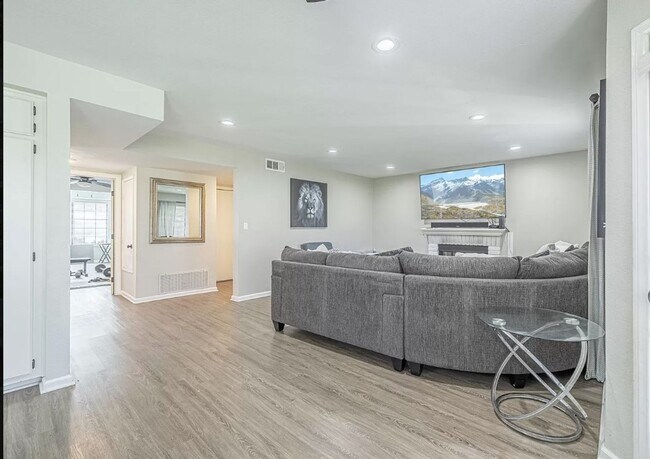 Building Photo - 4641 Cocina Ln