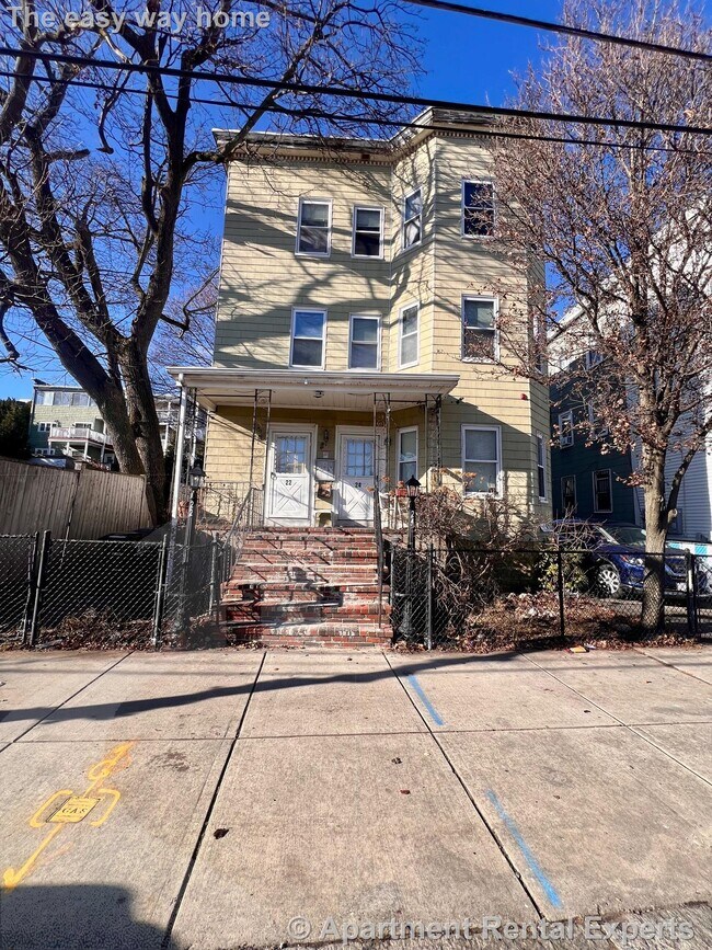 Building Photo - 22 Temple St