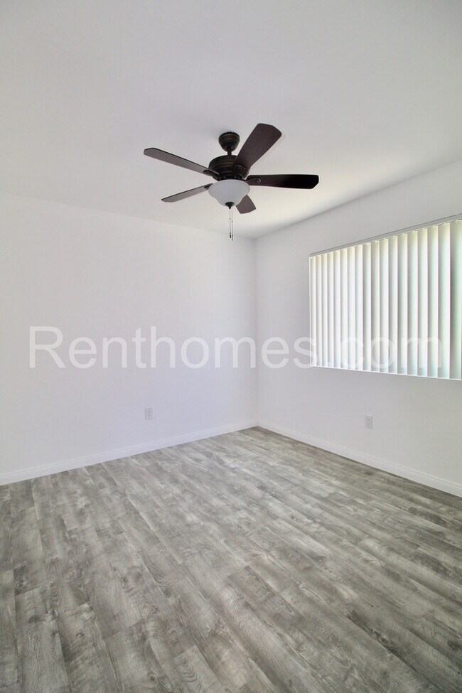 Building Photo - 11327 Linares St
