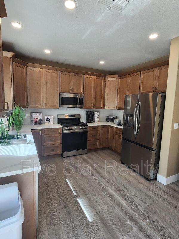 Building Photo - 9539 Poplar Way