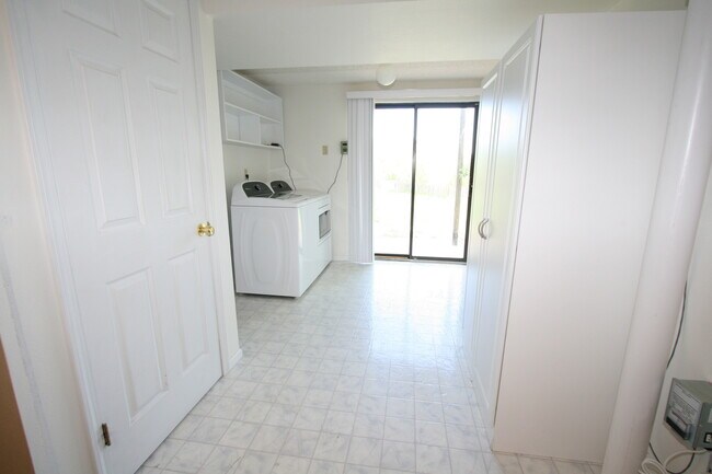 Building Photo - Wonderful 3 bedroom home close to Palmer P...