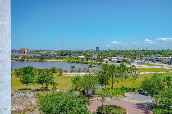 Building Photo - 231 Riverside Dr