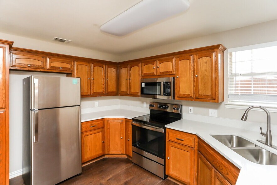 Building Photo - 211 Brookhaven Cir