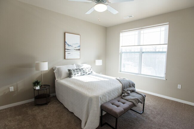 Building Photo - 2 Bedroom 2 Bath apartment, 1st floor but with elevated deck, unit 106, available 6/1/2026