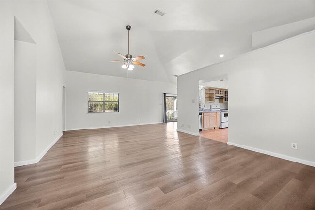 Building Photo - 208 S Cougar Ave