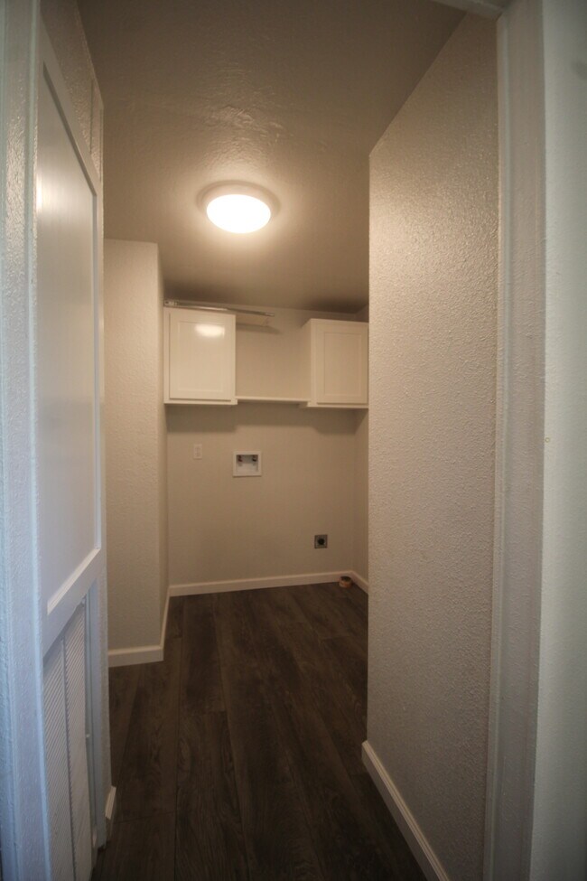 Building Photo - 5778 Stratton Ln