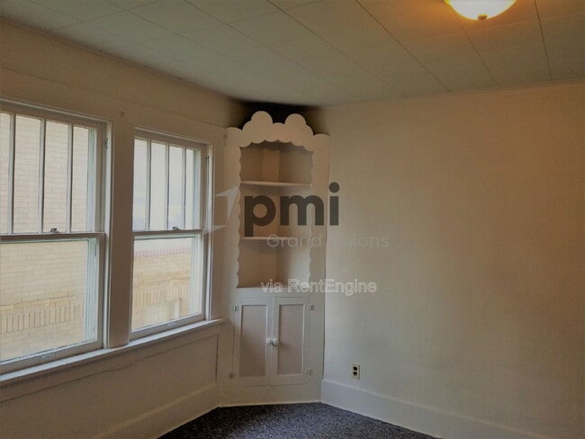 Building Photo - 2143 E Wood St