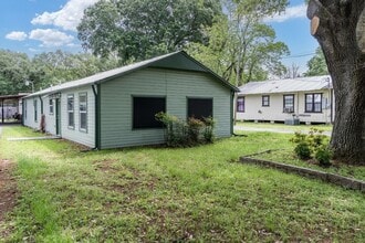 Building Photo - 605 Hospital St