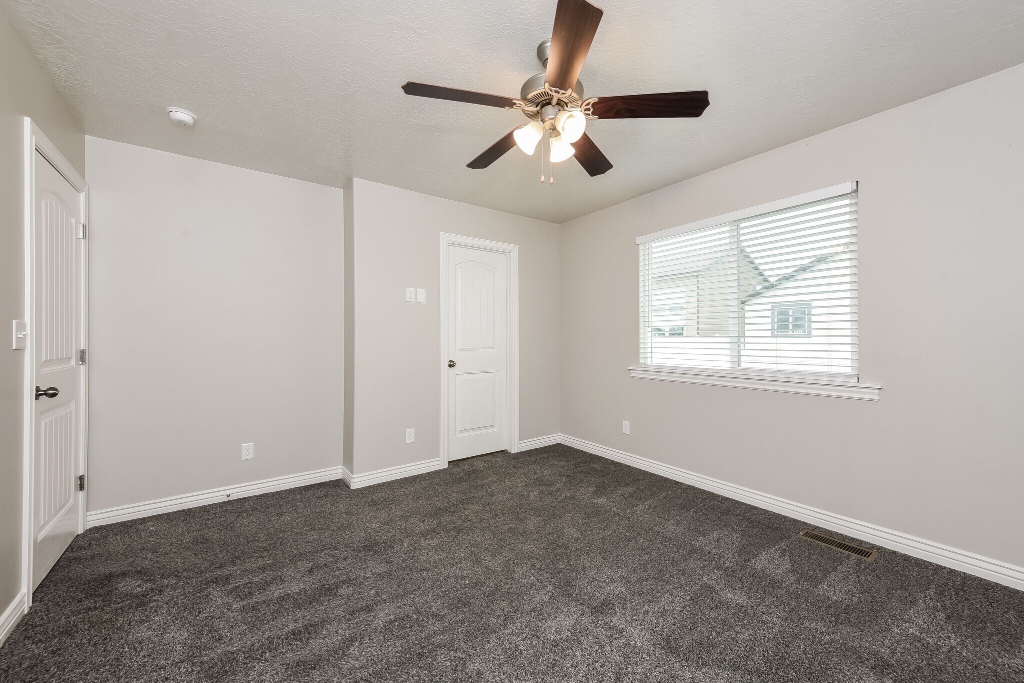 Building Photo - 2251 E Maple Dr