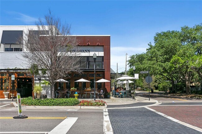 Building Photo - 607 S Albany Ave