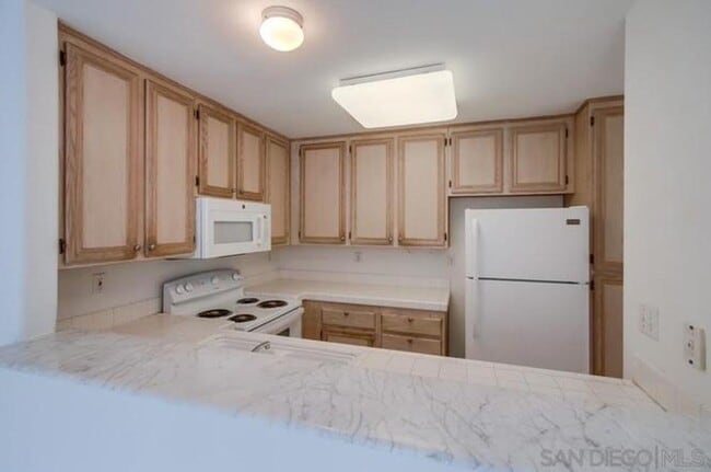 Building Photo - 2-bed, 2-bath Condo in San Diego's Linda Vista/Fashion Valley Area.