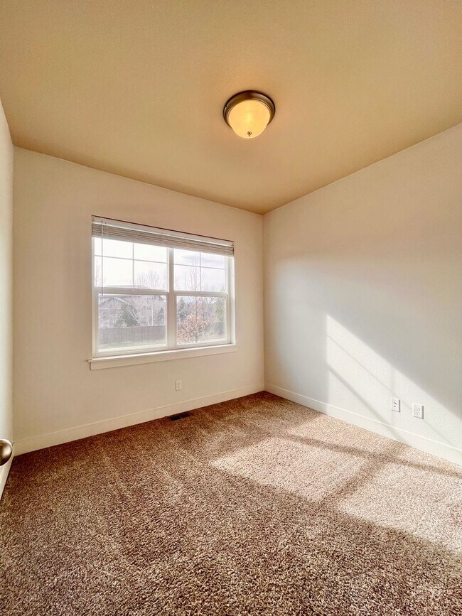 Building Photo - 3 Bedroom / 2.5 Bath Condo with 1 car attached garage in Fossil Lake Subdivision in Fort Collins, CO