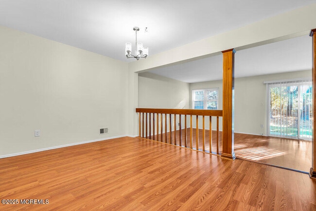 Building Photo - 438 Oak Knoll Dr