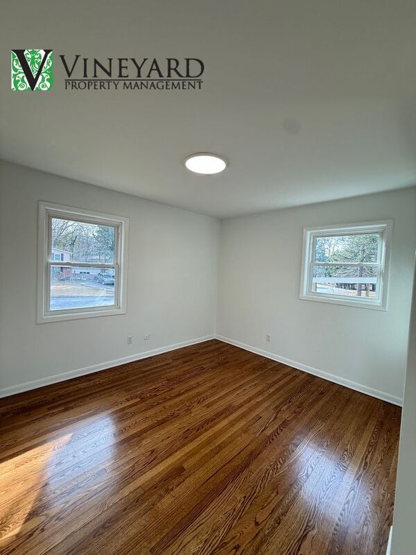 Building Photo - 1023 Pine Valley Dr NE