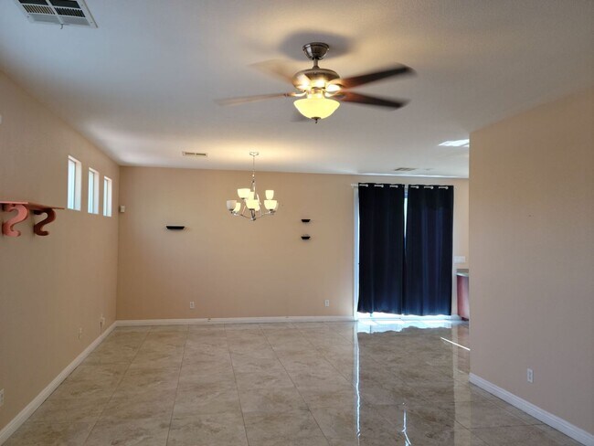 Building Photo - Downtown Summerlin Beauty