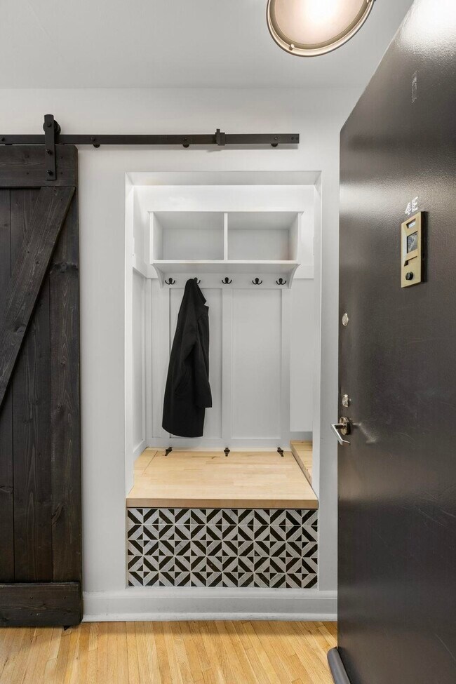 Building Photo - 1021 Grand St