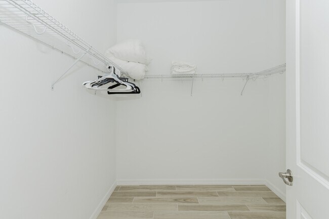 Building Photo - 6023 Diamonte Pl