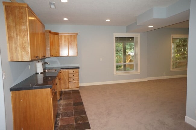 Building Photo - Spectacular NW Portland 4 bedroom with gue...