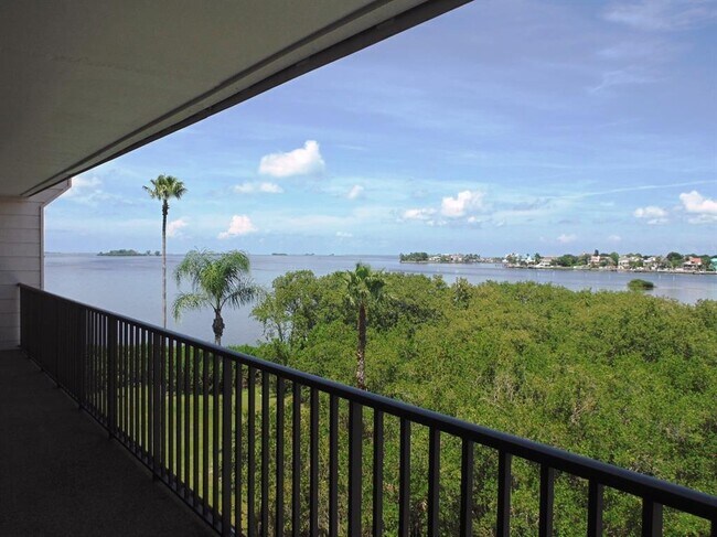 Building Photo - 2700 Bayshore Blvd