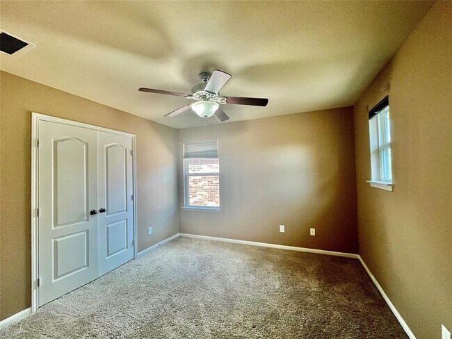 Building Photo - 7010 Stevenson Dr
