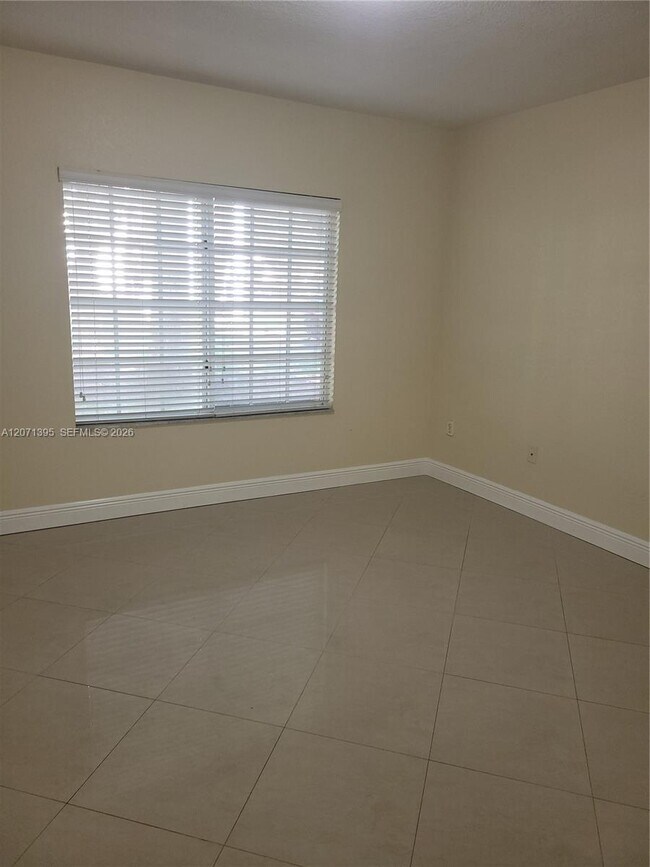 Building Photo - 2564 Centergate Dr