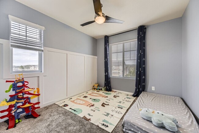 Building Photo - Beautiful 2 story 2,518 sq ft 4 bed 2.5 bath single family home