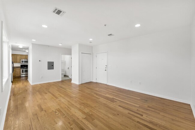 Building Photo - 605 New York Ave