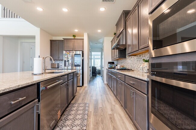 Building Photo - 2332 Giona Pl