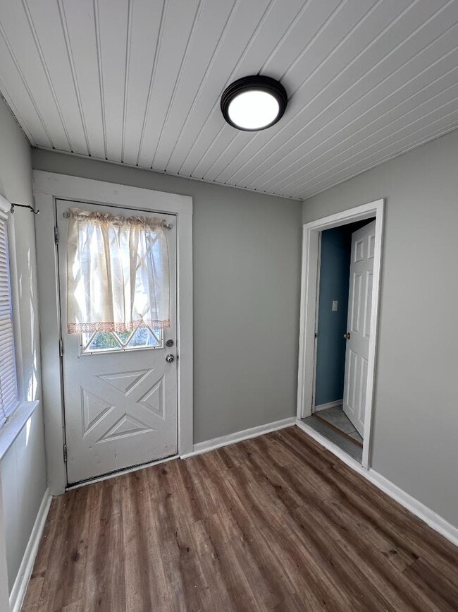 Building Photo - 56 Kent Ln