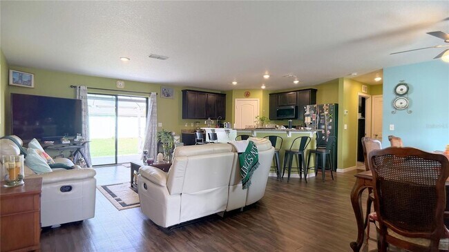 Building Photo - 35901 Joewood Ave