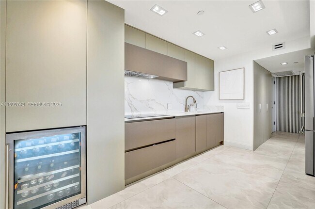 Building Photo - 19667 Turnberry Way