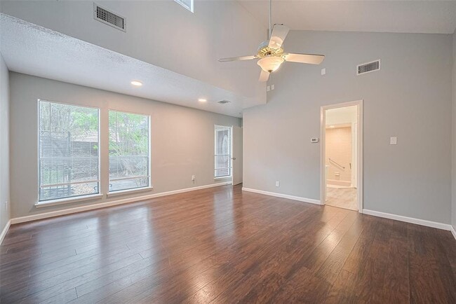 Building Photo - 2107 Shadowbriar Dr
