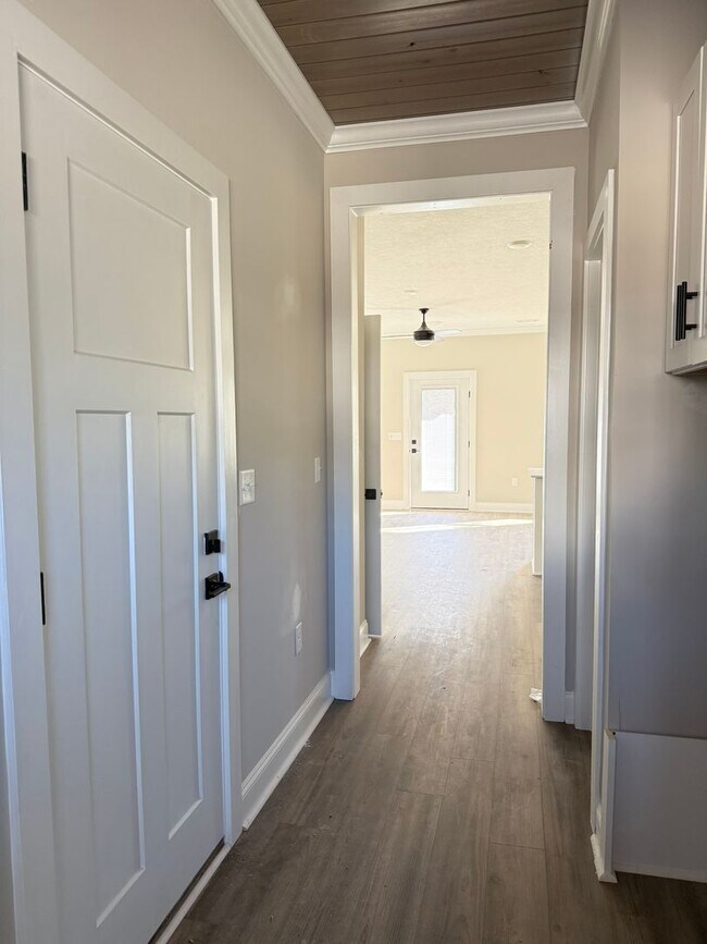 Building Photo - Hidden Crossing ll