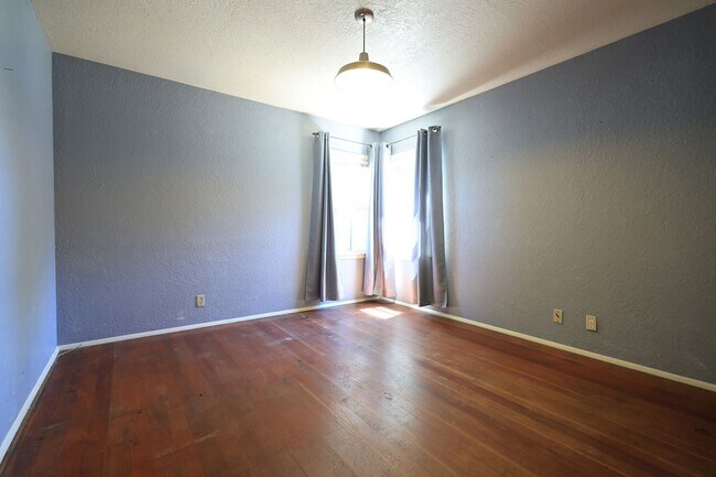 Building Photo - 1744 County Ln