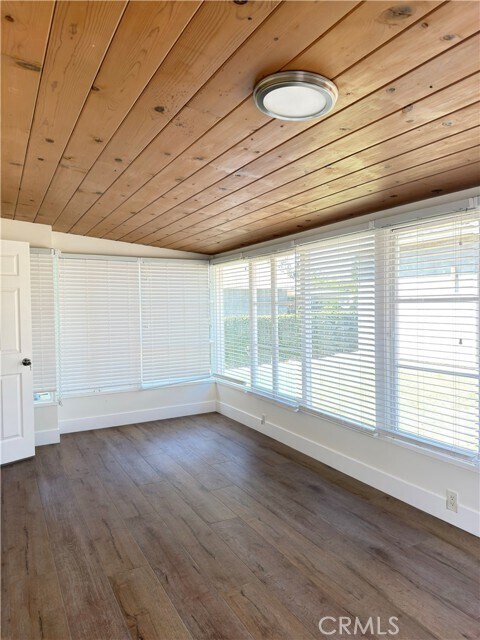Building Photo - 337 E Everett Pl