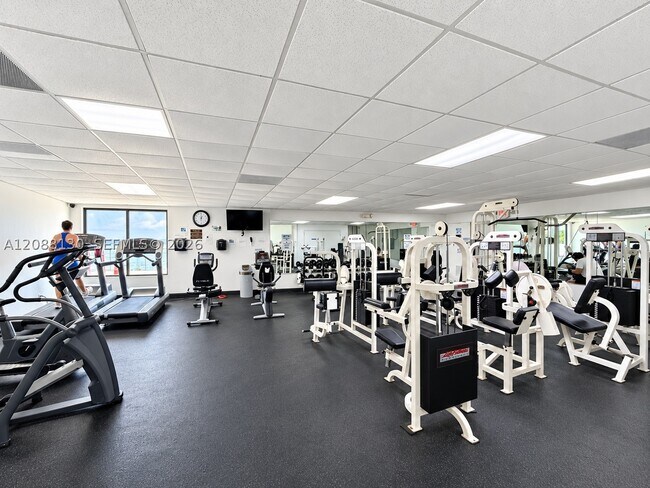 Building Photo - 3725 S Ocean Dr
