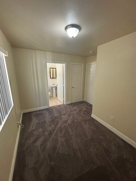 Building Photo - 327 E 106th St