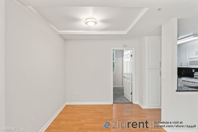 Building Photo - 3 br, 3 bath Townhome - 334 Dunsmuir Terra...