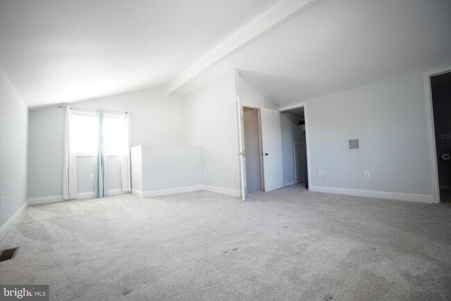 Building Photo - 322 Sugarland Run Dr