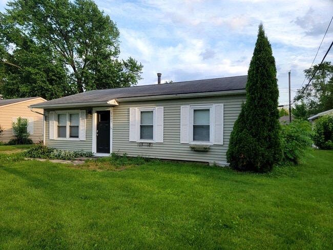 Building Photo - Fully Renovated 3 Bed Home in Southwest Champaign