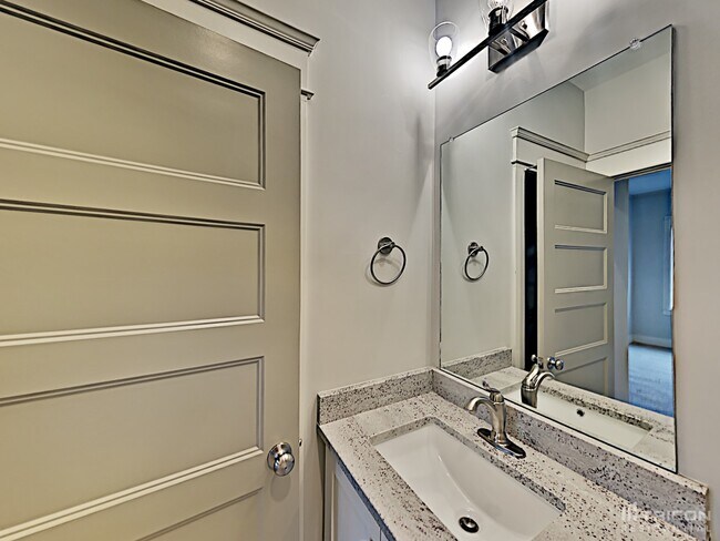 Building Photo - 1204 Hillwood Private Cove