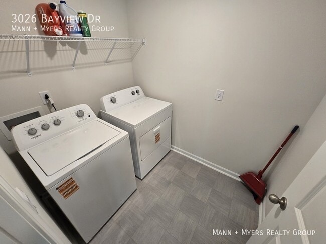 Building Photo - 3026 Bayview Dr