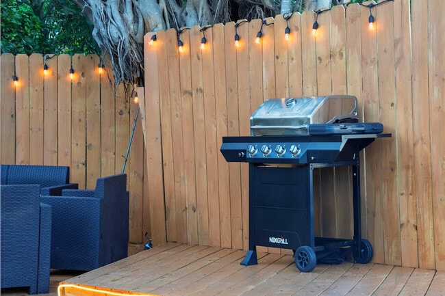 Building Photo - 20140 NE 25th Ct