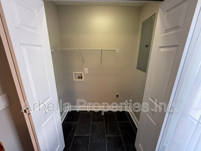 Building Photo - 1735 Blakewood Ct